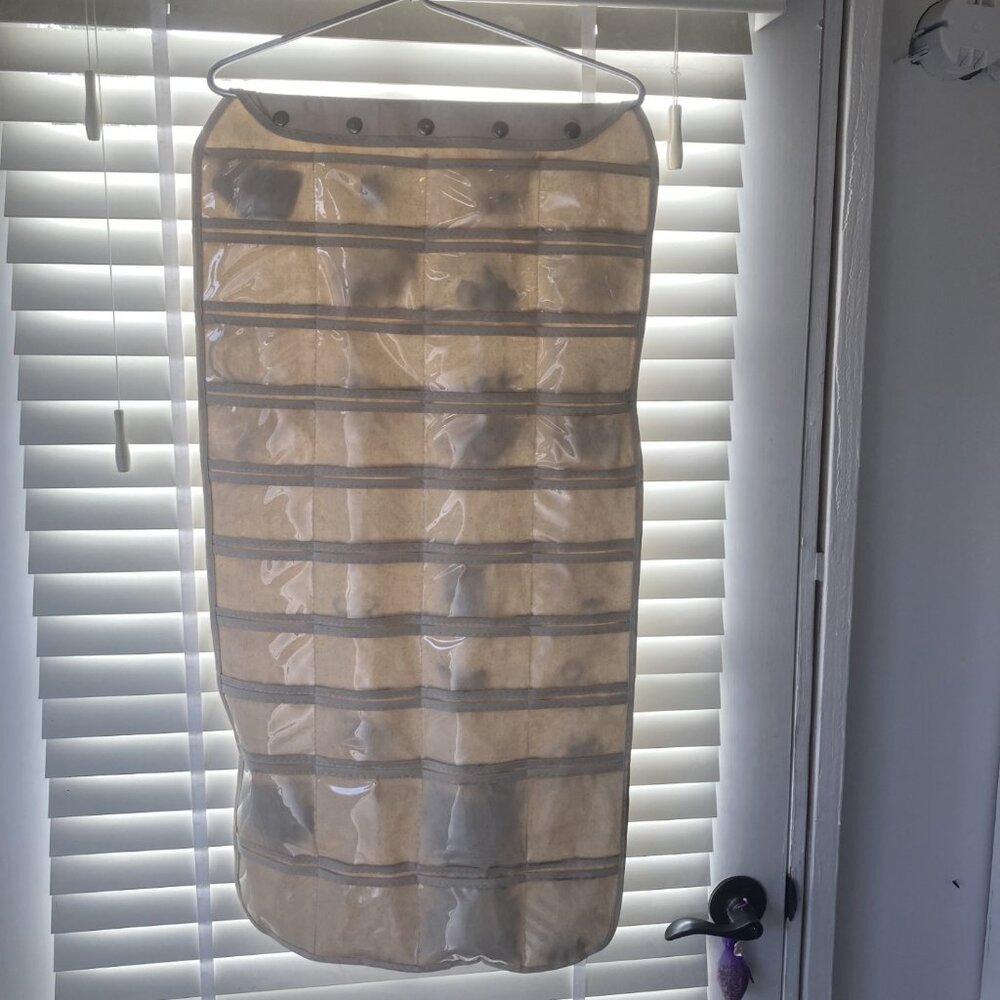 80 Pocket Jewelry Hanger